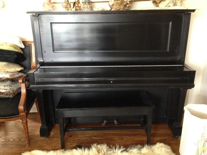 1904 Steinway & Sons piano in excellent condition