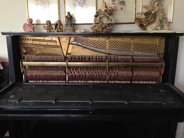 Inner workings of piano can be exposed by lifting away front panel