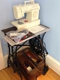 Vintage sewing machine (works!), vintage metal sewing machine stand (broken pedal) with wooden drawers (some sewing materials included)