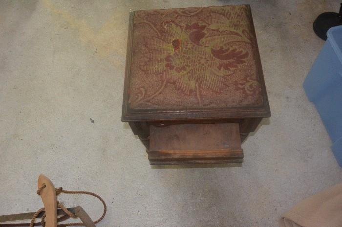 100 x year old sewing kit 125.00