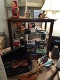 Showcase, small violins and musical items for children