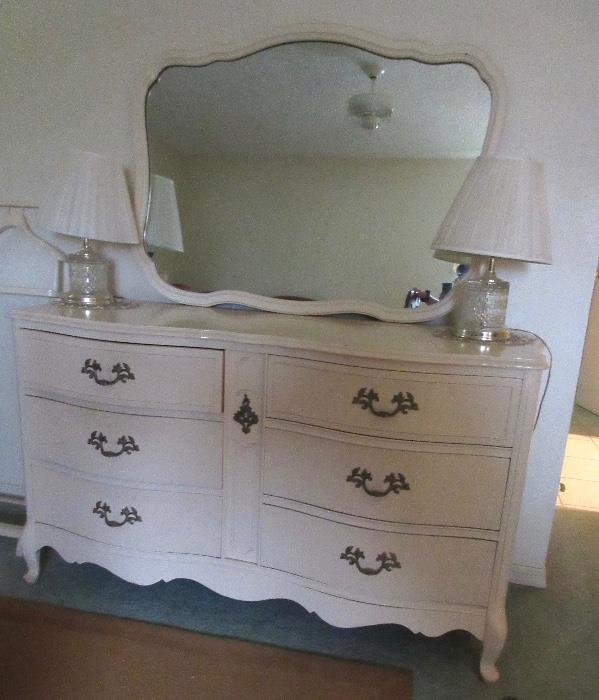 1AFURNITUREWhiteDresserWithMirror