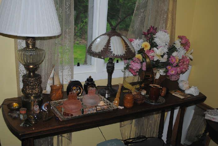 Sofa table, antique slag glass lamp, misc. home décor items