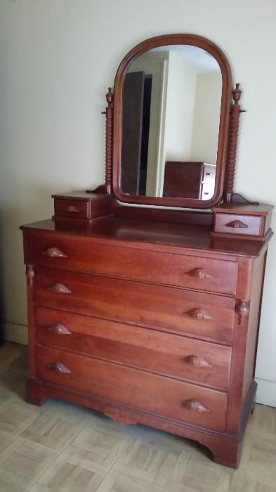 Antique Dresser (4-Drawers w/ 2-Trinket storage boxes on top) and Mirror - Excellent condition.