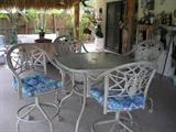 Patio Table 4 Chairs