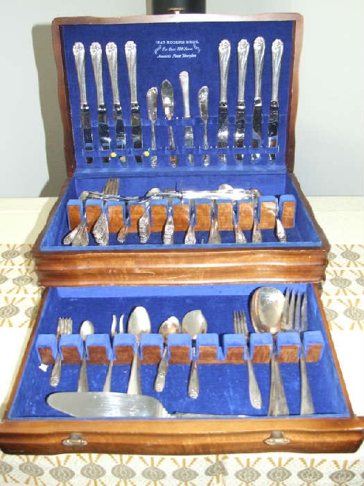 ROGERS BROS 1847 SILVER PLATE FLATWARE SET-PATTERN...DAFFODIL- 1950 ERA-SERVICE FOR 8 PLUS WITH SERVING PIECES-EXCELLENT CONDITION!