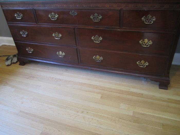 LONG DRESSER BY BAKER WITH GLASS TOP AND PAIR OF MIRRORS