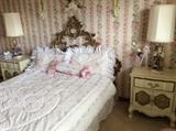 Girls' bedroom set in antiqued white 