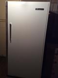 Upright freezer 