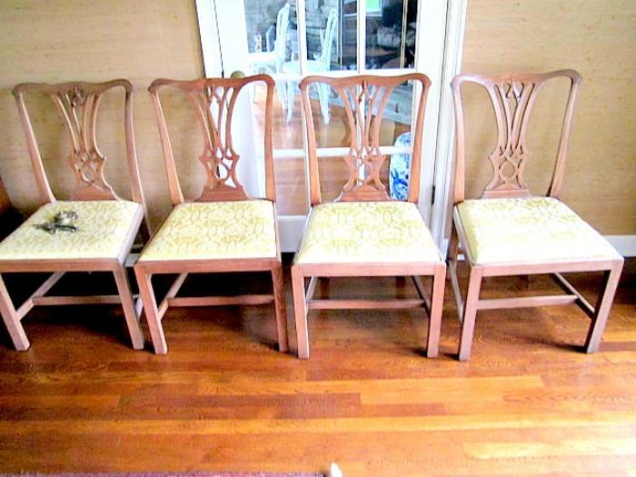 Set Chippendale dining chairs.