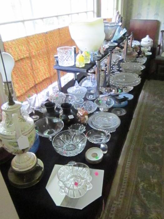 Table of collectibles glass & china.