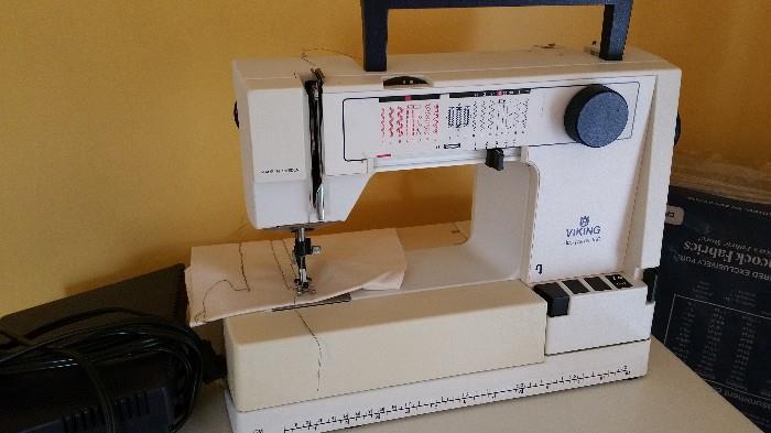 Viking Husqvarna 150 sewing machine - works great