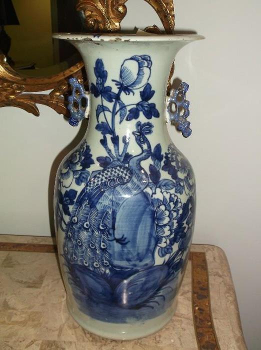 Chinese blue and white urn