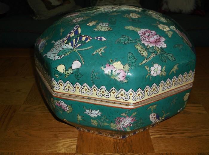 Large Asian porcelain box