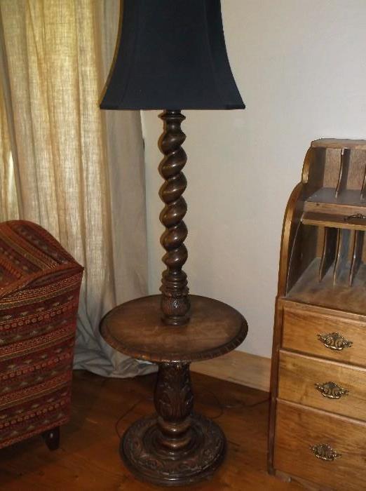 Oak twisted floor lamp w/tray and carved base