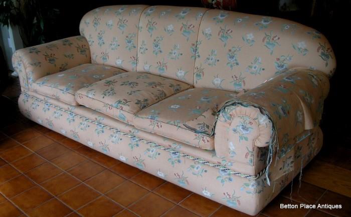 Beautiful soft Peach color Vintage Sofa with extra fabric, photo does not do this piece justice, it is quite delightful