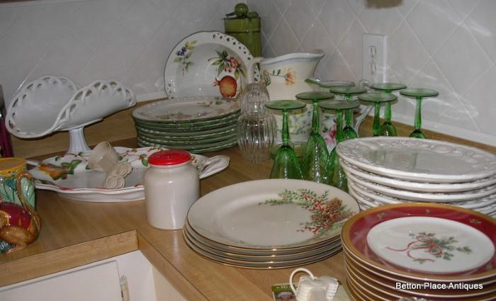 Lenox Williamsburg Xmas Plates, Itallian Dinnerplates, Fitz and Floyd St Nicholas Xmas plates