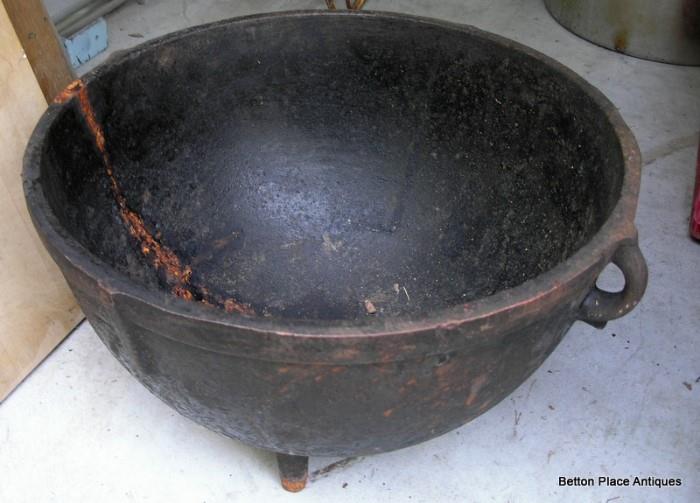 Large Cast iron Pot