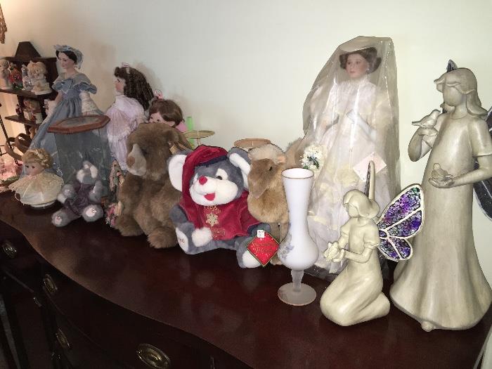 Figurines and dolls