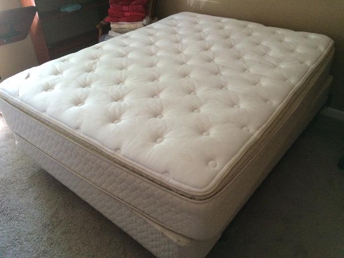 Guest bed queen mattress set