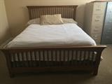 Thomasville Oak Queen Bed