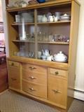 Mid century modern blond china cabinet, Distinctive Furniture by Stanley, with 2 glass sliding doors