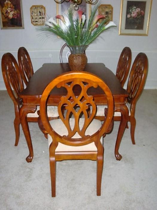 GORGEOUS DINING SET - SOLID WOOD, COMES WITH TABLE PADS