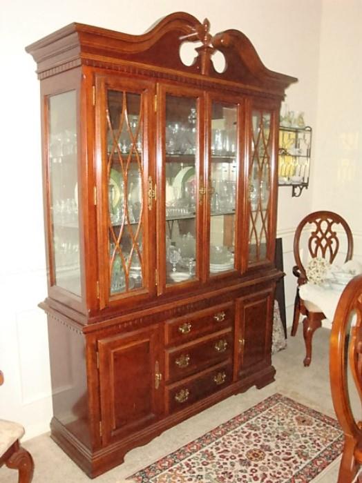 EXCELLENT LIGHTED CHINA CABINET