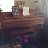 Upright piano
