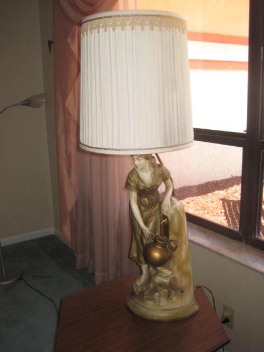 Figurine lamp