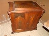 Singer sewing machine in beautiful cabinet