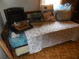 70's Trundle Bed
