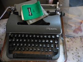 Olympia Typewriter/ Case