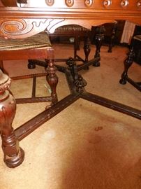 Pedestal, Turned Twisted. Finials 