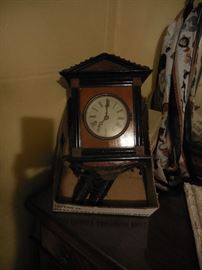 Vintage NO NAME..Clock
