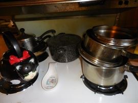 Kitty Tea Kettle, Meows