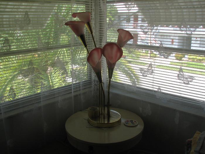 LILLY LAMP