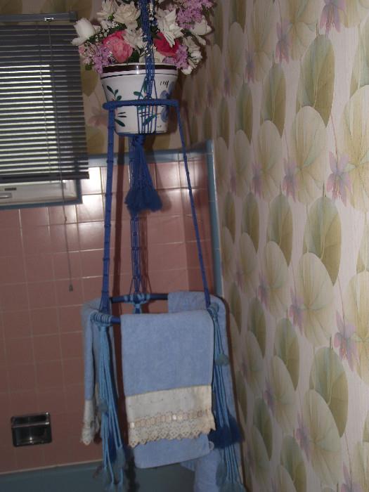 CLEVER TOWEL HANGING