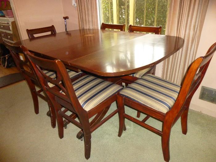 Duncan Phyfe Drop leaf Table w/ 6 Chairs 3 Leaves and table Pads