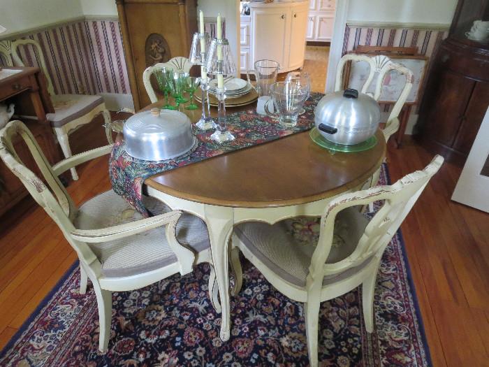 Shabby Chic Round Queen Anne Table w 6 Chairs w Needlepoint seats 