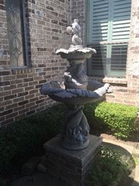 Wonderful electric fountain, need to be an electrician or very handy to disconnect properly!
