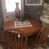 Round oak dining table with 4 matching chairs
