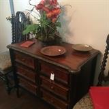 Extra fine 6-drawer chest