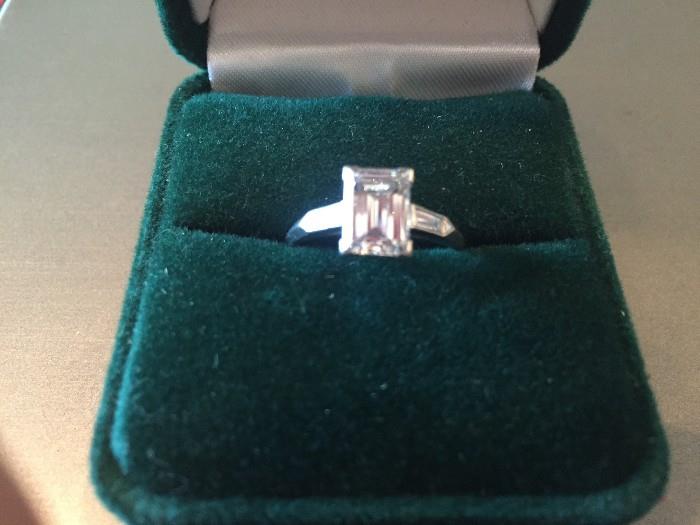 Lovely emerald cut diamond in white gold with tapered baguettes, tcw approx. 1.25 carats