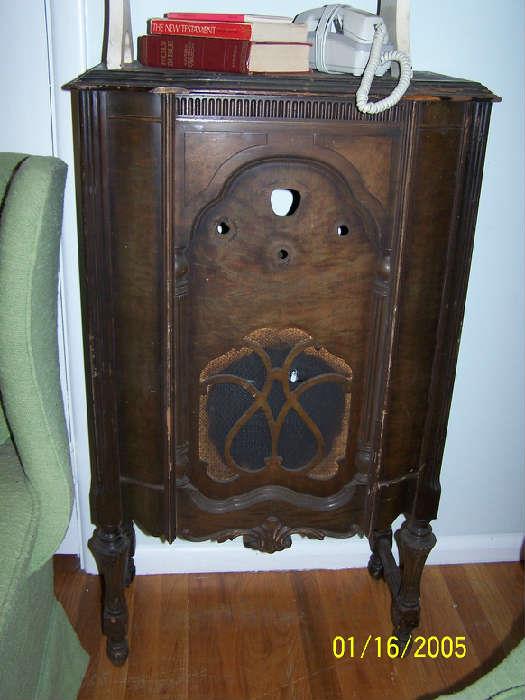 vintage Radio Cabinet only  - Upstairs items