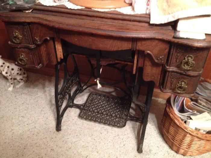 antique sewing machine with treadle 