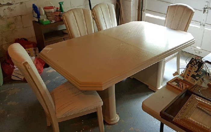 Dining table with 4 upholstered chairs