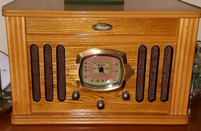 Crosley Vintage Console Oak Cabinet Turntable AM/FM Collectors Radio Tape Deck