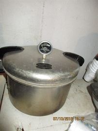 Pressure cooker