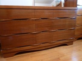 Harmony House Vintage Dresser - Beautiful wood work